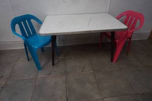 play kitchen table and chairs