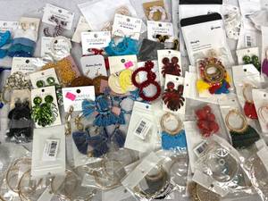 MEGA Lot of Womens Jewelry-Earrings