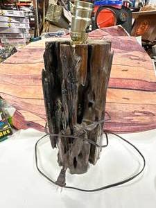 lot 20 image: Unique Log Lamp 16 Inches Tall