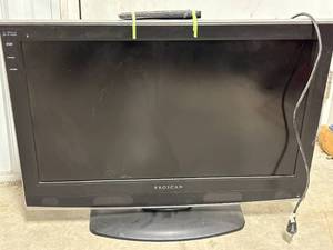 lot 31 image: Proscan 22 Inch Television & Remote (works great)