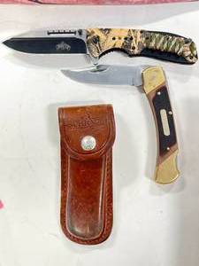 lot 56 image: Vintage Schrade 70T Locakback & Master Knives