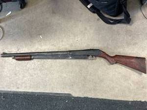 lot 62 image: Vintage Daisy Model 24 BB Gun with Hunter Bird Scrolling
