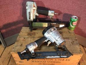 2 Air Nailers