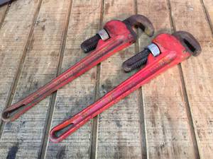 2 Pipe Wrenches - 18