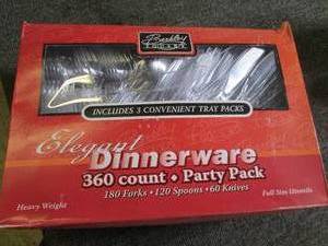 lot 32 image: elegant dinnerware 360 count party ...