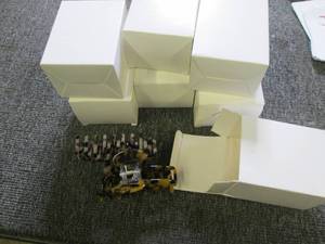 lot 124 image: 7 sets of 2 hair clips ...