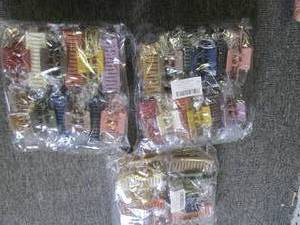 lot 209 image: 3 new bags of 10 hair clips ...