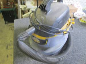 lot 232 image: small stinger wetdry vac tested an...