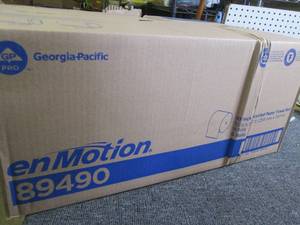 lot 333 image: case of enmotion 10 inch recycled p...