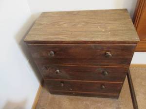 lot 403 image: Small dresser or end table top is 2...