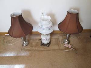 lot 405 image: 3 decorative lamps...
