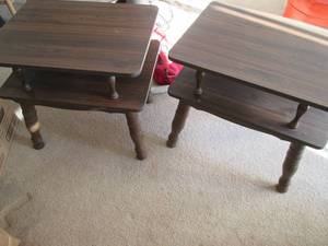 lot 410 image: 2 End tables...