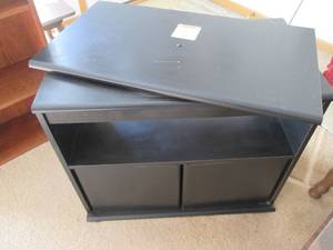 lot 413 image: Swivel top TV stand...