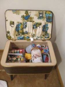 lot 415 image: Sewing basket with lots of sewing s...
