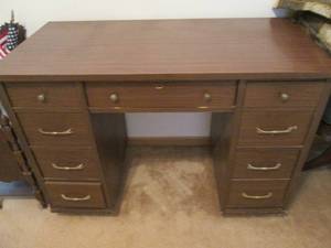 lot 417 image: Desk, top measures 40 x20...