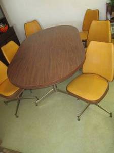 lot 419 image: Table with 6 swivel chairs top is 5...
