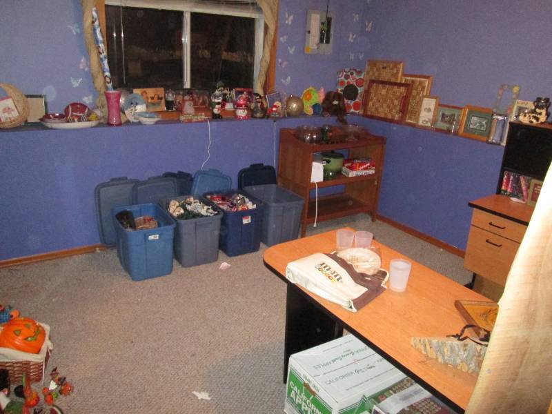 Waconia Sports Collectibles, Furniture, Resale Lots! KBID