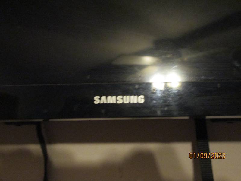 32 Samsung Flatscreen tv.. current...