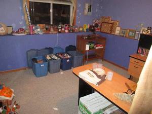 Entire contents of room. Buyer must...
