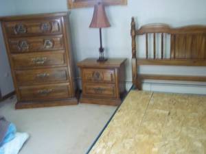 lot 45 image: Dresser, night stand lamp and queen...