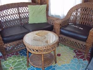 lot 60 image: 4 Piece Pier 1 Wicker set with glass topped ...