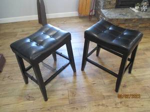 lot 112 image: Set of (2) Dark brown Wood stools w...