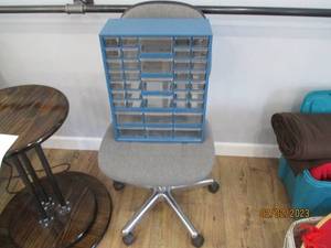 lot 116 image: Well made rolling office chair and ...