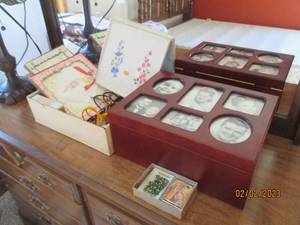 lot 126 image: Divided compartment keepsake box wi...