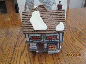 lot 142 image: Department 56 Collectible Heritage ...