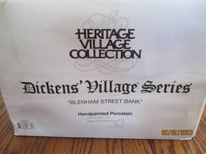 lot 144 image: Department 56 Collectible Heritage ...