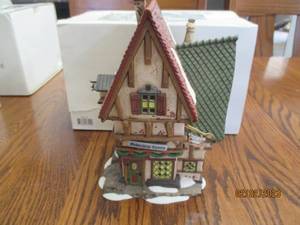 lot 145 image: Department 56 Collectible Heritage ...