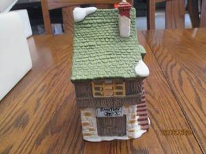 lot 168 image: Department 56 Collectible Hand pain...