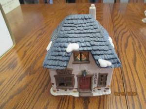 lot 174 image: Department 56 Collectible Hand pain...