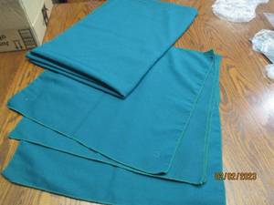 lot 184 image: Hunter Green 8461 linen table clo...