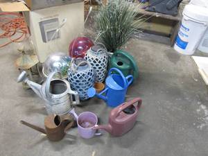 lot 81 image: Lawn and Garden Items