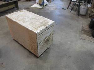lot 86 image: Metal File Cabinet