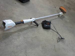 lot 95 image: Weed Eater