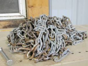 lot 97 image: Small Chains