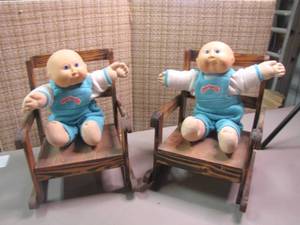 lot 225 image: Pair of (2) Vintage Bald Baby Boy Cabbage Patch Dolls in Knit Overalls. Each doll comes with his own wood rocking chair