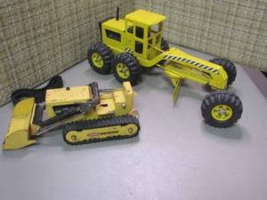 lot 262 image: Vintage metal Tonka grater and bulldozer