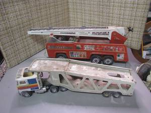 lot 265 image: Vintage metal toy tonka fire and rescue truck along with a Nylint semi with car hauling trailer