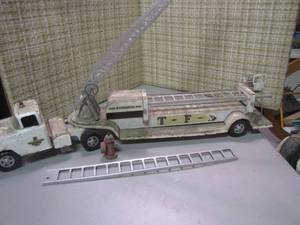 lot 268 image: 1950s -  Very Rare Vintage White Tonka  Hydraulic Aerial Ladder Fire Truck T.F.D. - Sells for over $500.00 Approx 33long 6wide - Only Made 1 Year - See Pictures