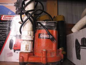 lot 324 image: Coleman submersible pump
