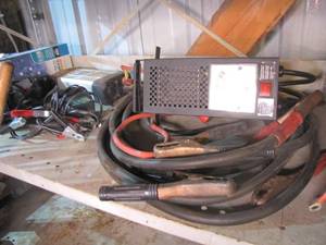 lot 338 image: Lot of 12v Battery chargers of different sizes and more