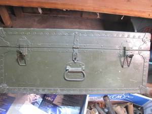 lot 353 image: Authentic Army Foot Locker (Trunk)