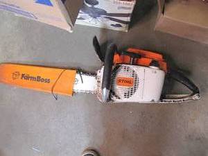 lot 359 image: Stihl FarmBoss gas chainsaw model 041-AV