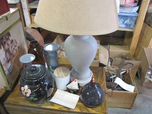 lot 369 image: Lamp, candle holder, lidded jars and other home decor