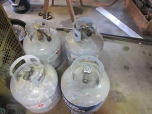 lot 378 image: Lot of (4) 20lb Propane tanks