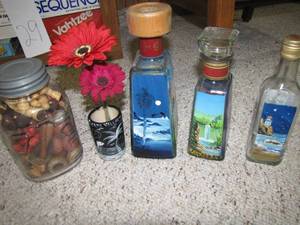 lot 28 image: Small toys and decorative bottles...