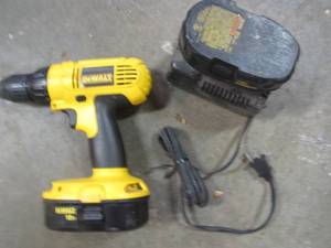 lot 394 image: 18 volt rechargeable drill